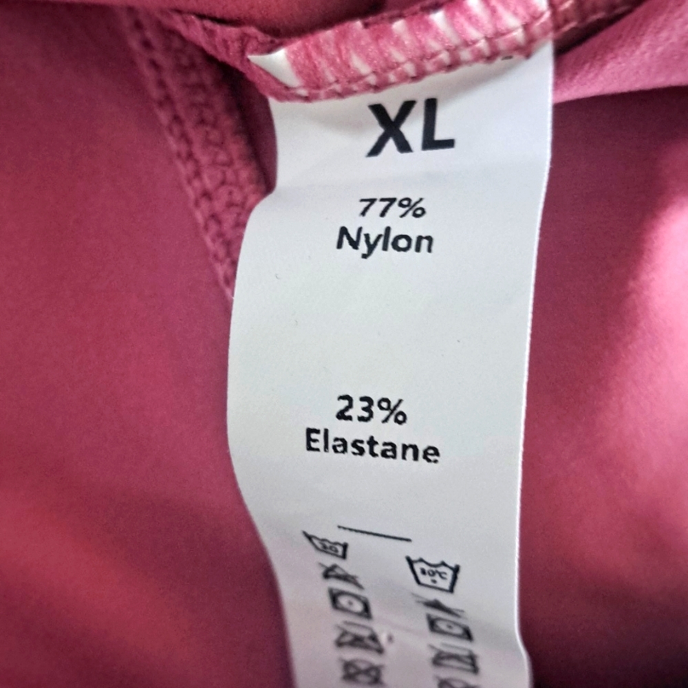 XLARGE   HALARA SOFTLY ZERO CROSSOVER CROP TOP - Picture 7 of 7